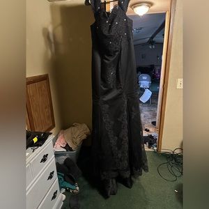 Black formal gown corset back never worn just been sitting in my closet size 6